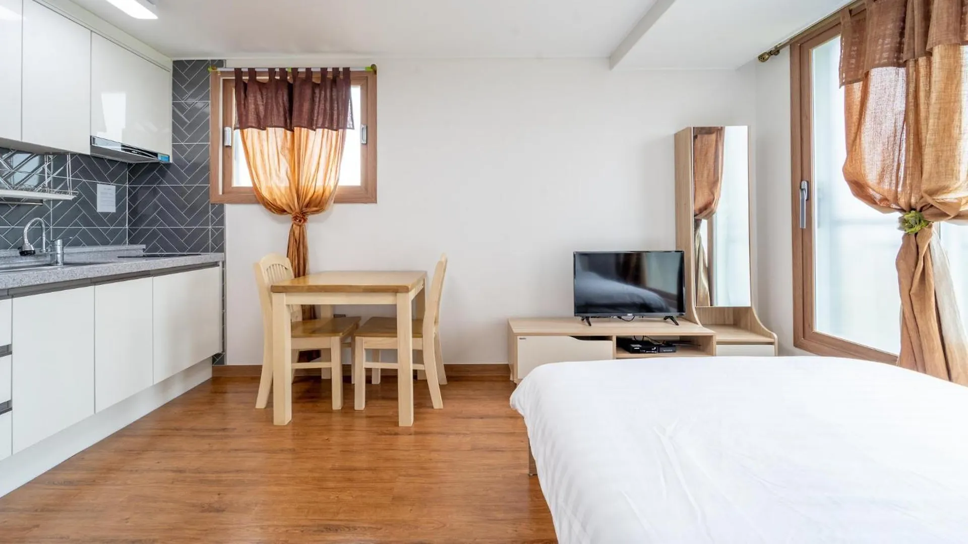 Jeju Ondamhouse Pension 0*,  South Korea